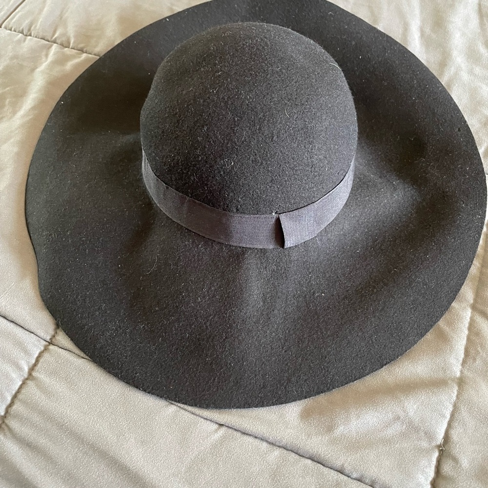 Womens black floppy hat David & Young